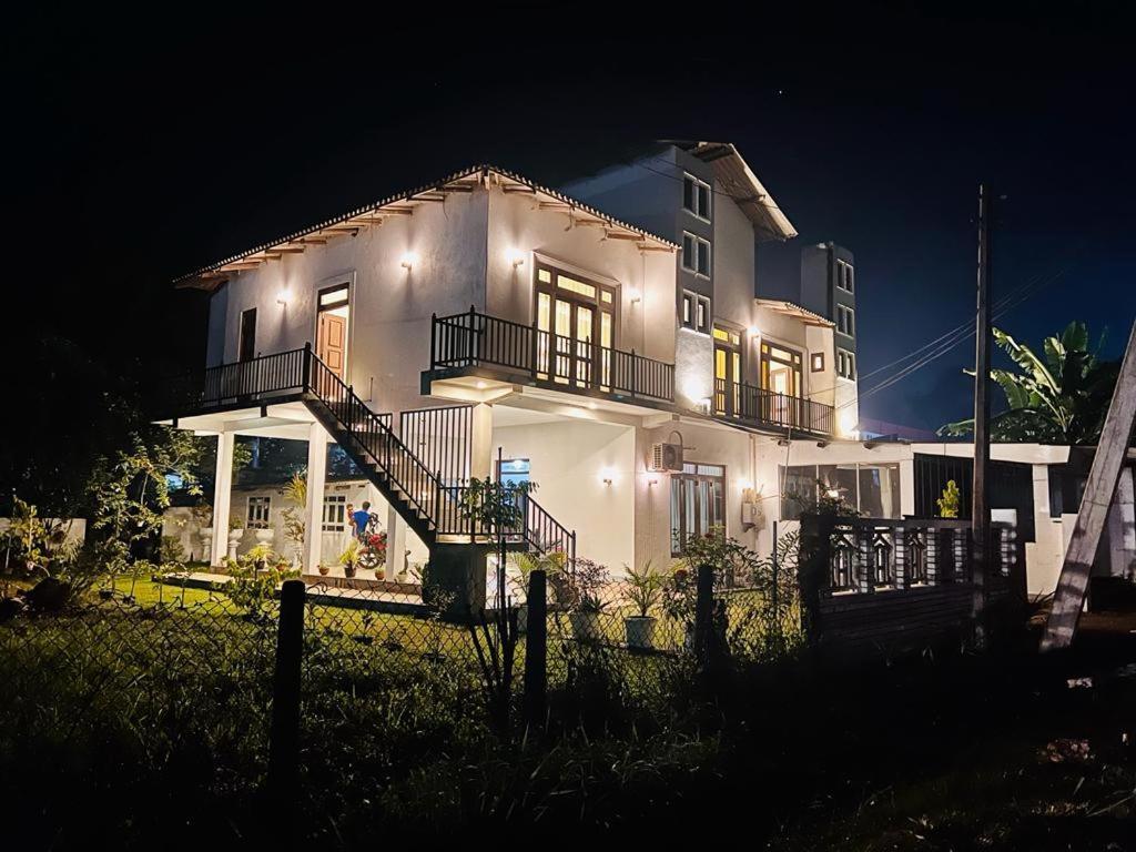 Theon Resort 阿努拉德普勒 外观 照片